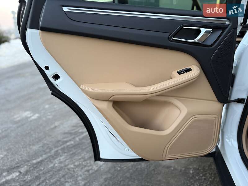 Внедорожник / Кроссовер Porsche Macan 2017 в Киеве