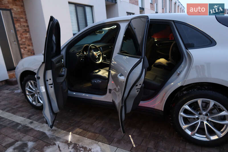 Внедорожник / Кроссовер Porsche Macan 2022 в Ужгороде
