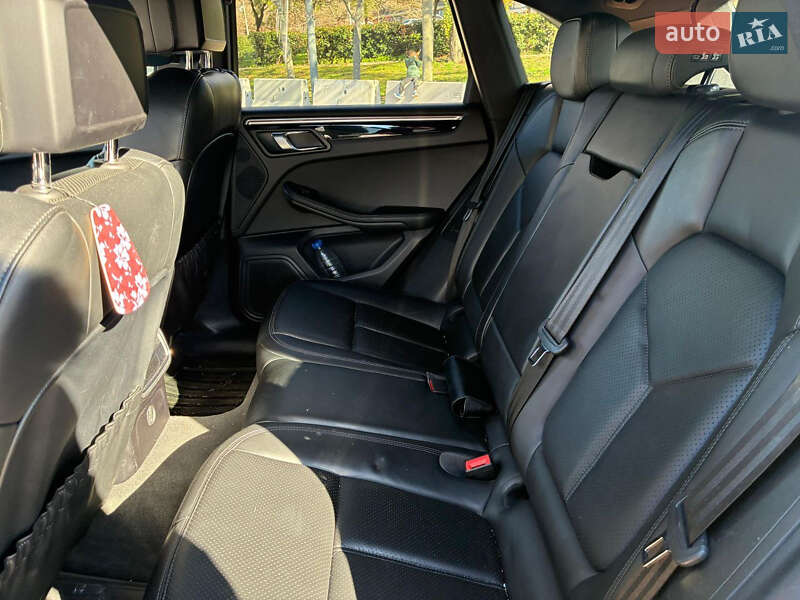 Внедорожник / Кроссовер Porsche Macan 2016 в Киеве