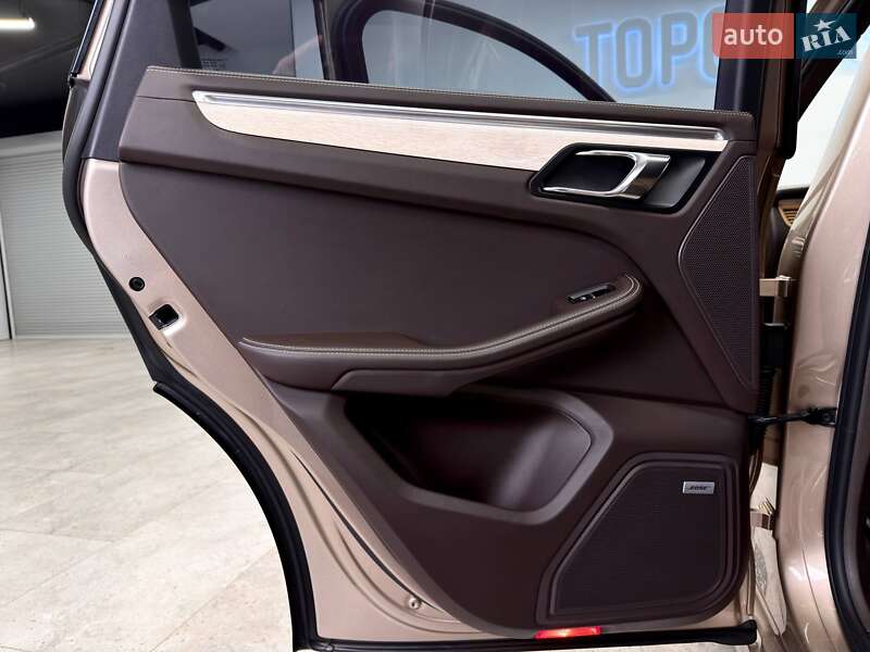 Внедорожник / Кроссовер Porsche Macan 2016 в Киеве