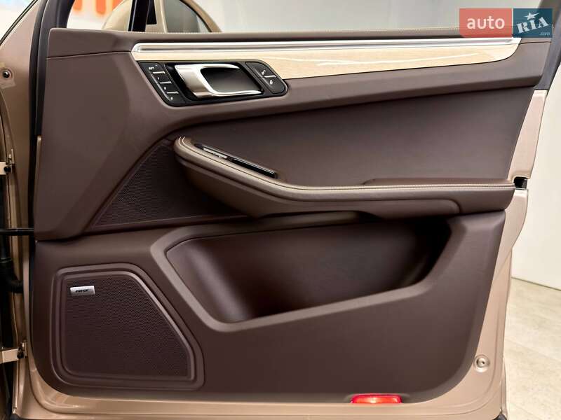 Внедорожник / Кроссовер Porsche Macan 2016 в Киеве