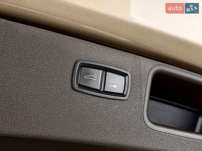 Внедорожник / Кроссовер Porsche Macan 2016 в Киеве