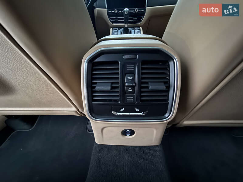 Внедорожник / Кроссовер Porsche Macan 2020 в Киеве