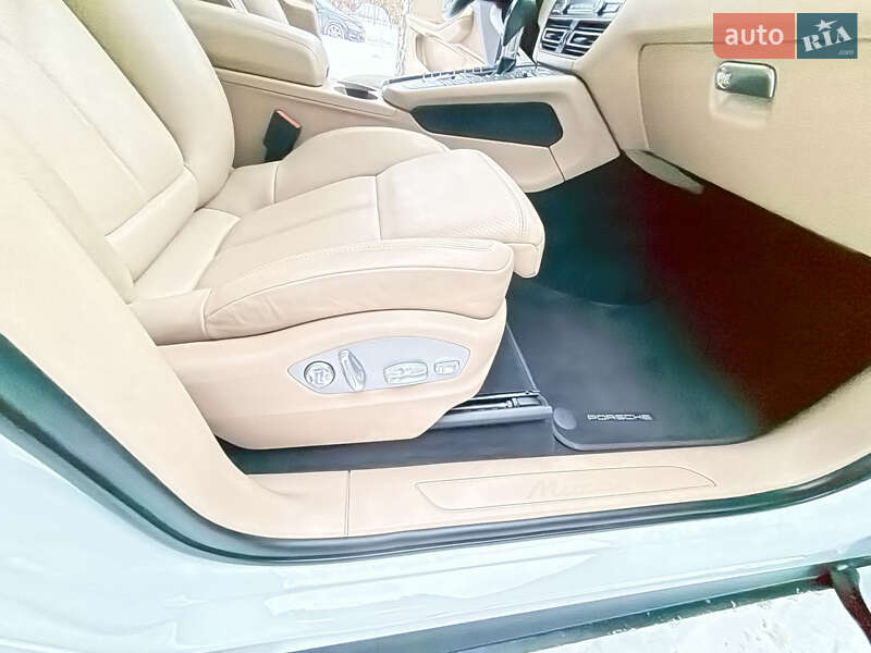 Внедорожник / Кроссовер Porsche Macan 2020 в Киеве