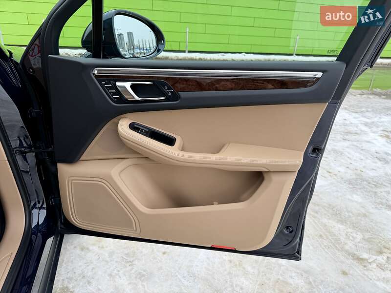 Внедорожник / Кроссовер Porsche Macan 2021 в Киеве