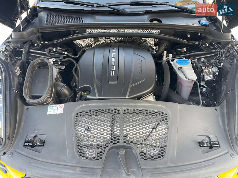 Внедорожник / Кроссовер Porsche Macan 2018 в Киеве