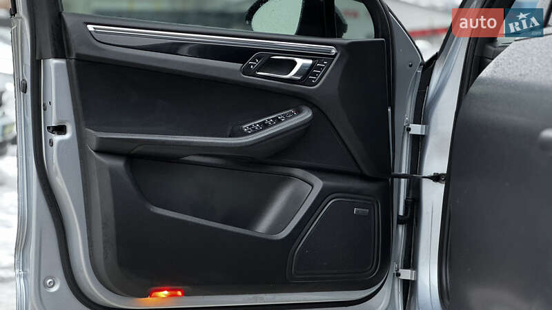 Позашляховик / Кросовер Porsche Macan 2016 в Києві