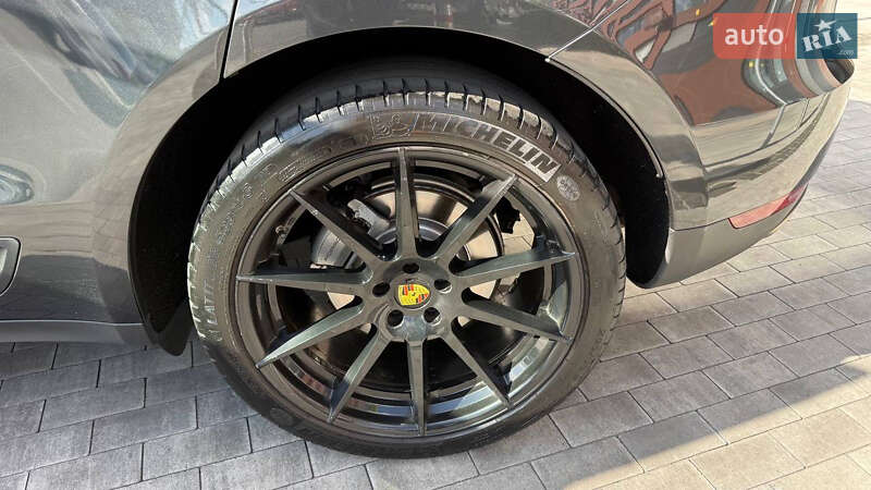 Позашляховик / Кросовер Porsche Macan 2020 в Києві