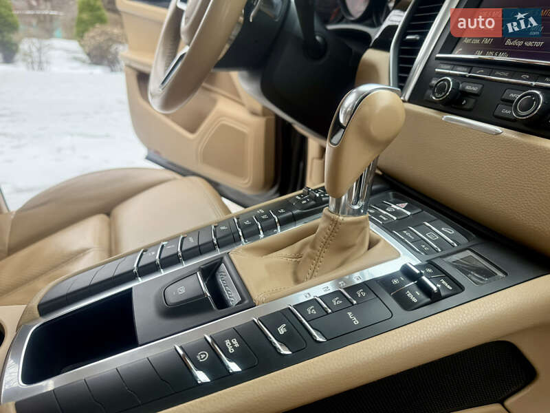 Позашляховик / Кросовер Porsche Macan 2014 в Києві