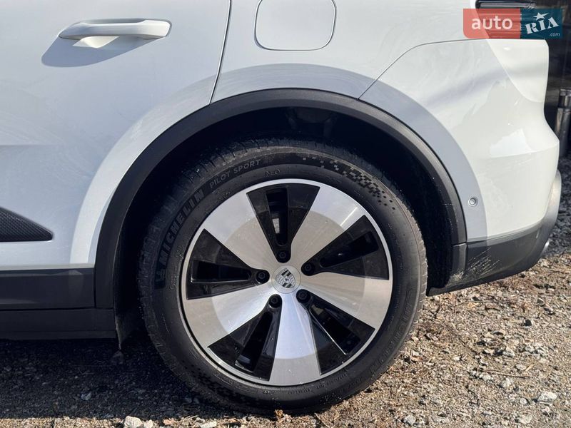 Позашляховик / Кросовер Porsche Macan 2024 в Києві