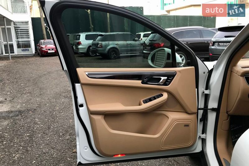 Позашляховик / Кросовер Porsche Macan 2016 в Києві