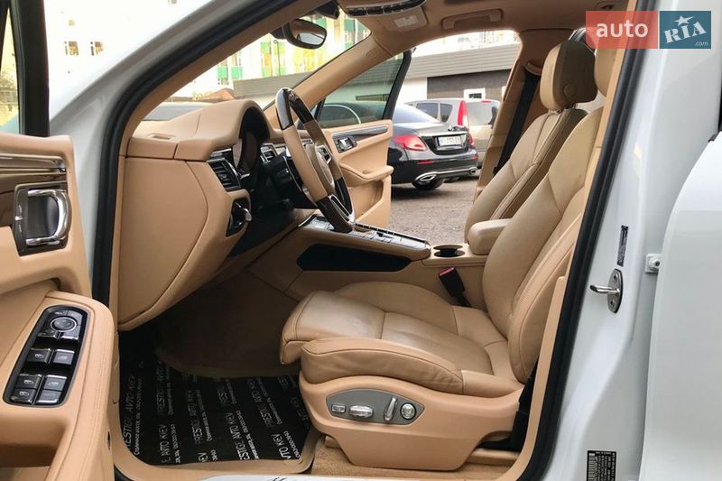 Позашляховик / Кросовер Porsche Macan 2016 в Києві