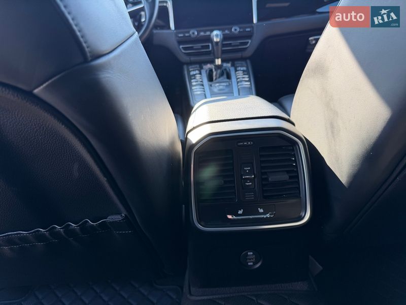 Внедорожник / Кроссовер Porsche Macan 2019 в Киеве