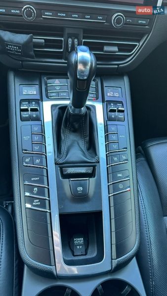 Внедорожник / Кроссовер Porsche Macan 2019 в Киеве