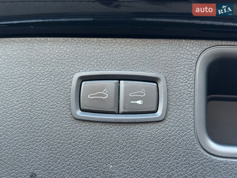 Позашляховик / Кросовер Porsche Macan 2022 в Києві