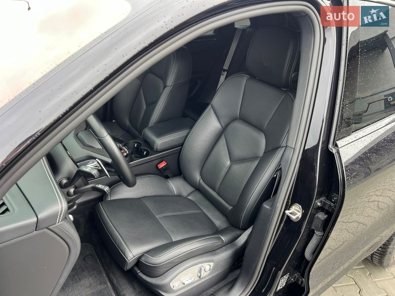 Позашляховик / Кросовер Porsche Macan 2022 в Києві