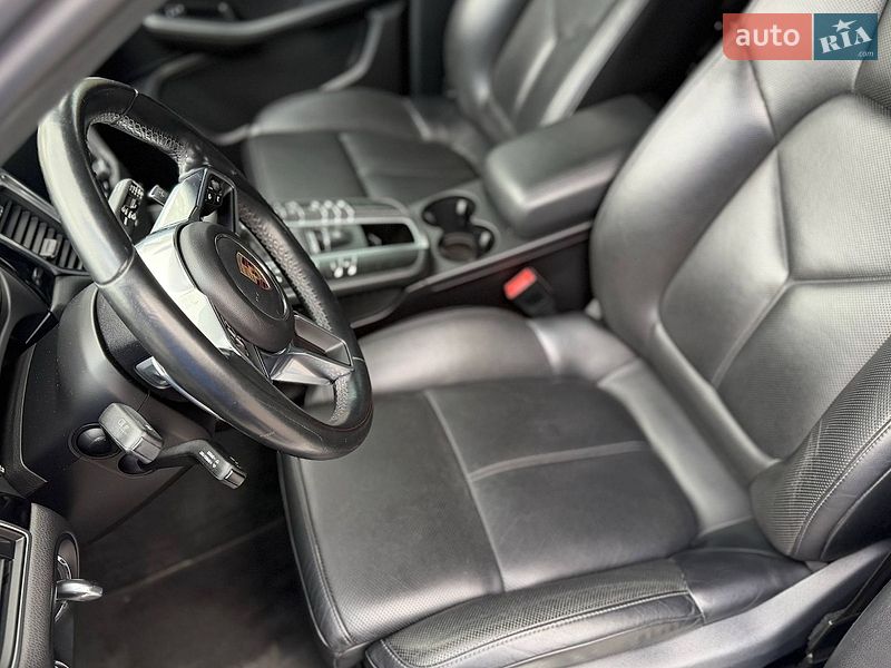 Внедорожник / Кроссовер Porsche Macan 2016 в Киеве