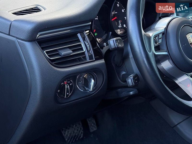 Внедорожник / Кроссовер Porsche Macan 2020 в Киеве