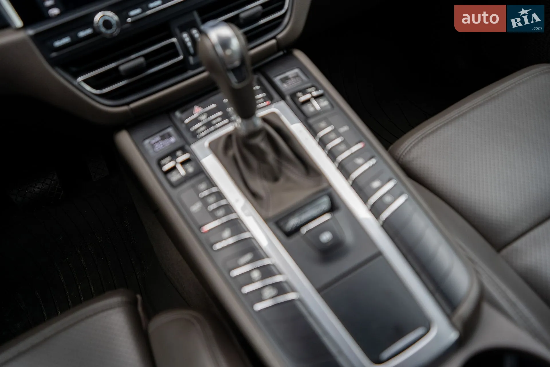 2021 Porsche Macan - мініатюра 24