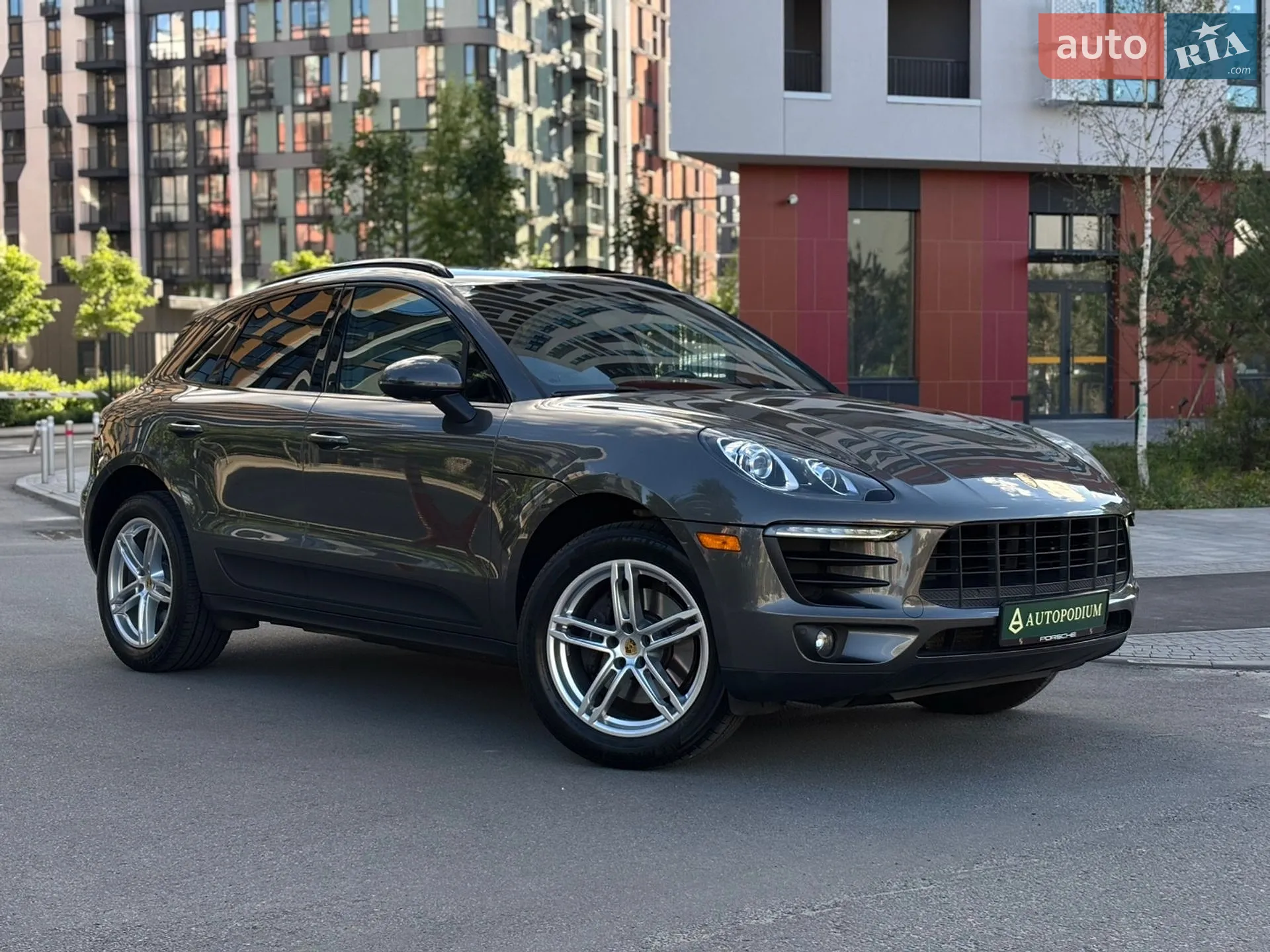 2017 Porsche Macan - мініатюра 2