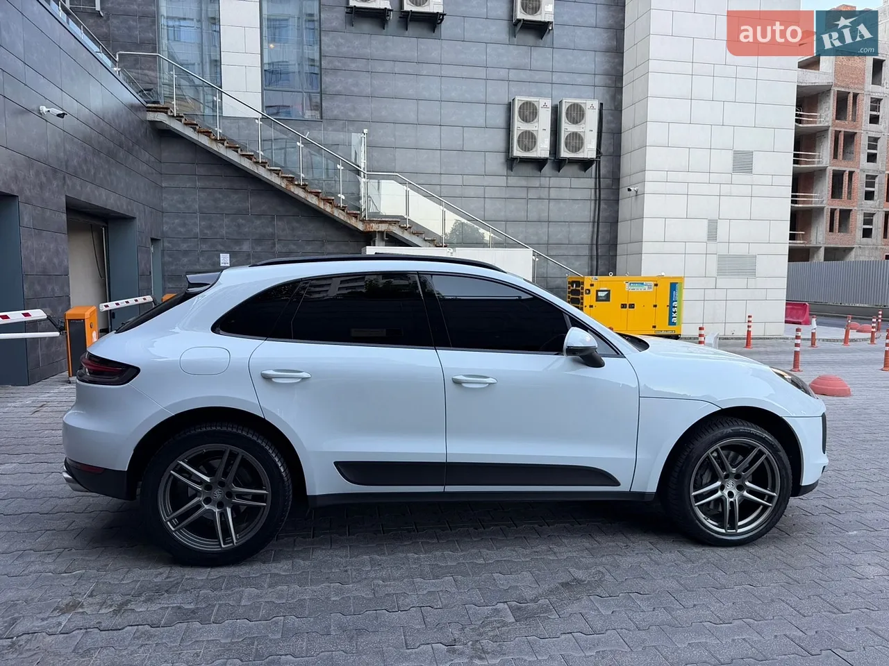 2021 Porsche Macan - мініатюра 16