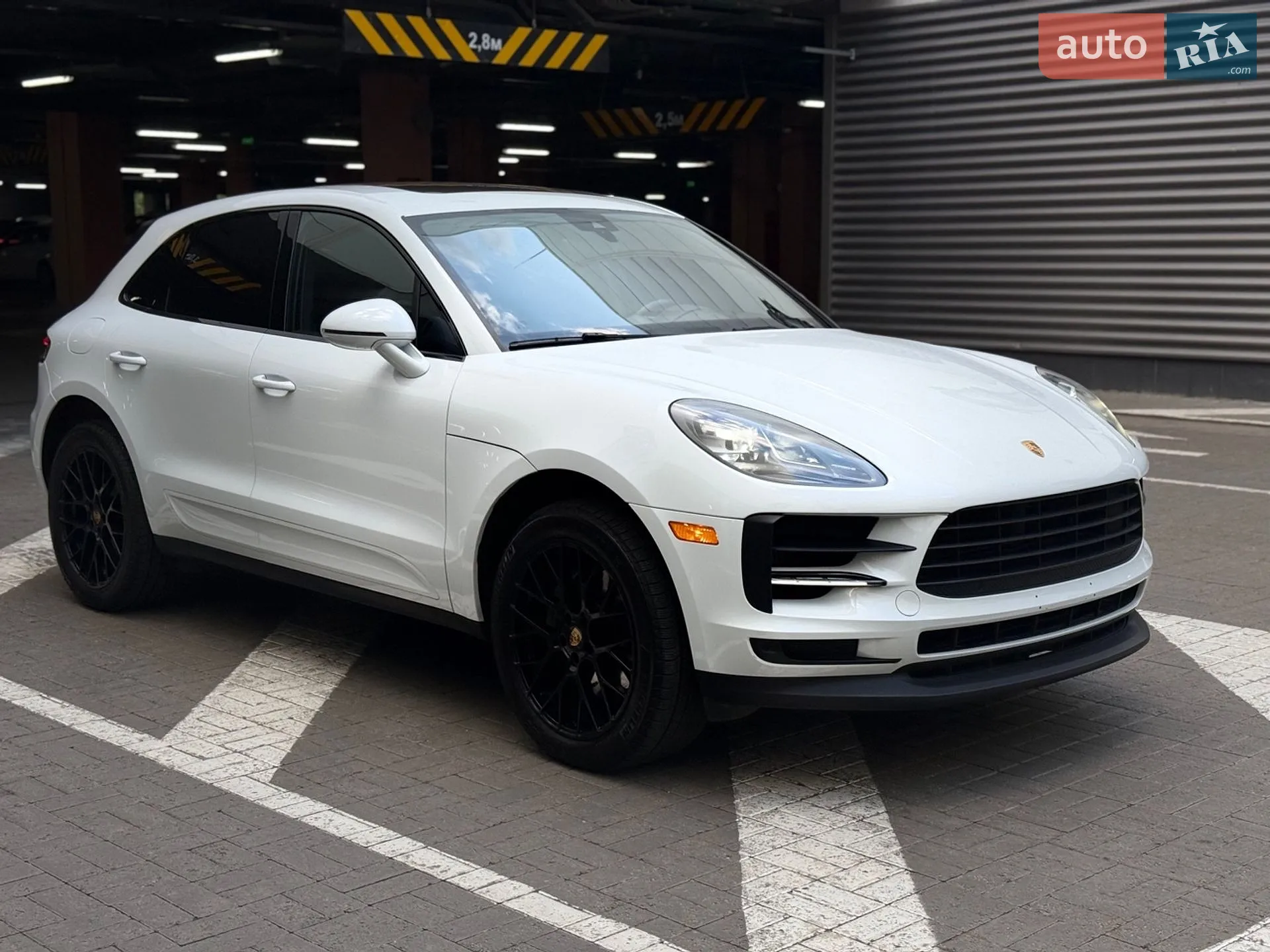 2021 Porsche Macan - мініатюра 2