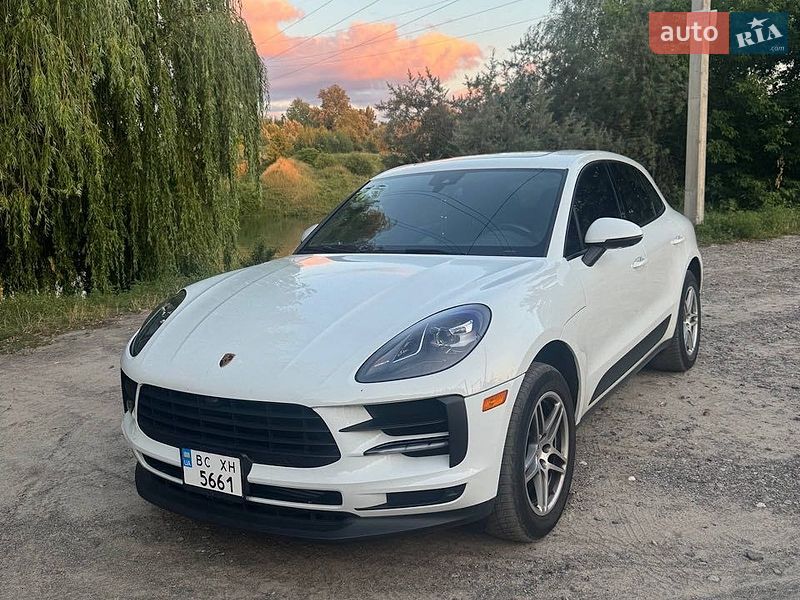 Porsche Macan, photos from the listing