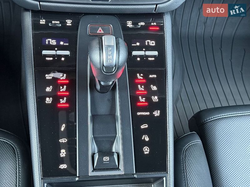 Внедорожник / Кроссовер Porsche Macan 2021 в Киеве