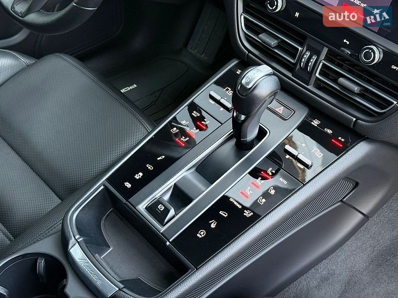 Внедорожник / Кроссовер Porsche Macan 2021 в Киеве