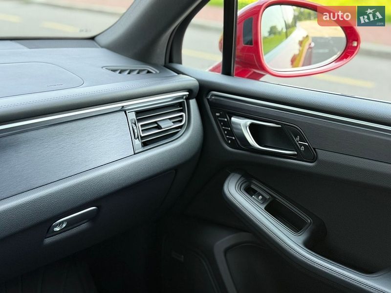 Внедорожник / Кроссовер Porsche Macan 2021 в Киеве