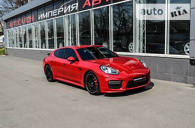 Седан Porsche Panamera 2014 в Киеве