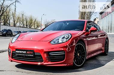 Седан Porsche Panamera 2014 в Киеве