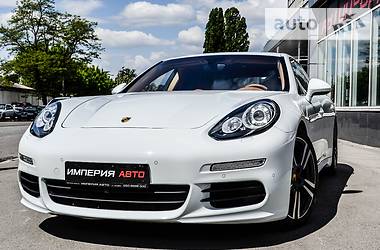 Седан Porsche Panamera 2014 в Киеве