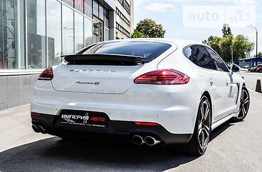 Седан Porsche Panamera 2014 в Киеве