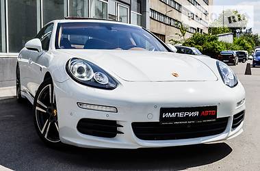 Седан Porsche Panamera 2014 в Киеве