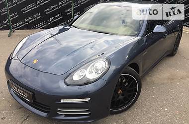 Седан Porsche Panamera 2013 в Киеве