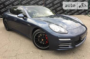 Седан Porsche Panamera 2013 в Киеве