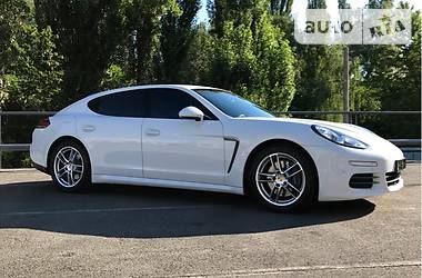 Хэтчбек Porsche Panamera 2014 в Киеве