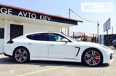 Седан Porsche Panamera 2014 в Киеве