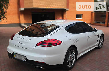 Лифтбек Porsche Panamera 2014 в Киеве