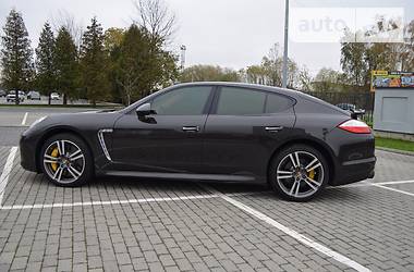 Седан Porsche Panamera 2010 в Львове