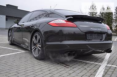 Седан Porsche Panamera 2010 в Львове