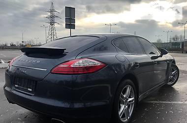 Седан Porsche Panamera 2012 в Києві