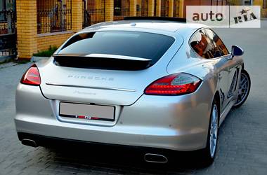 Седан Porsche Panamera 2012 в Одессе