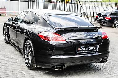 Седан Porsche Panamera 2012 в Киеве