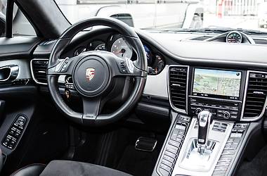 Седан Porsche Panamera 2012 в Киеве