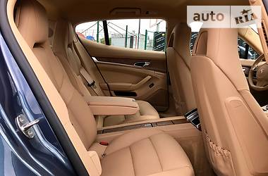 Седан Porsche Panamera 2013 в Киеве