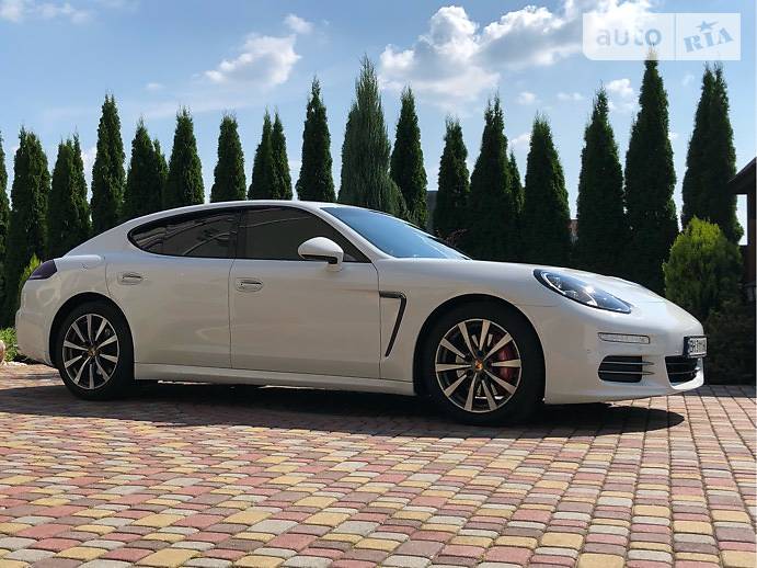 Седан Porsche Panamera 2015 в Хусте