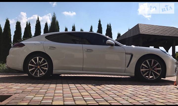 Седан Porsche Panamera 2015 в Хусте