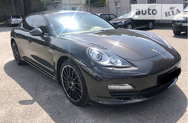 Седан Porsche Panamera 2012 в Дніпрі